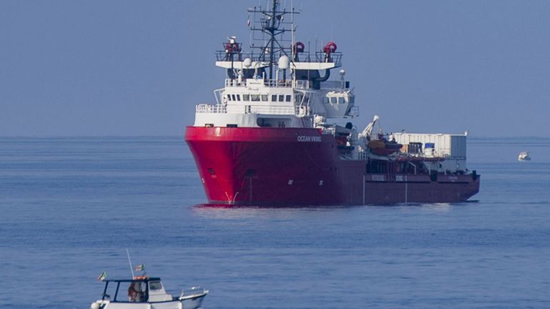 Plus de 400 migrants secourus par l'Ocean Viking vont débarquer en Italie