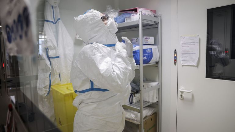 France: un touriste chinois, contaminé par le coronavirus et hospitalisé à Paris, est décédé