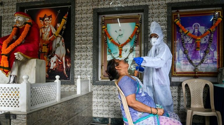 Coronavirus dans le monde : 5 millions de cas en Inde, sombres prédictions d'un expert de l'OMS