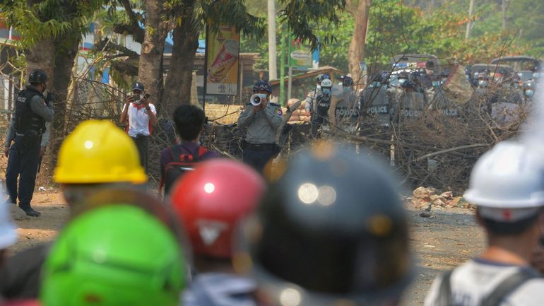 Birmanie : l'Onu affirme que 200 manifestants ont été encerclés par les forces de sécurité à Rangoun