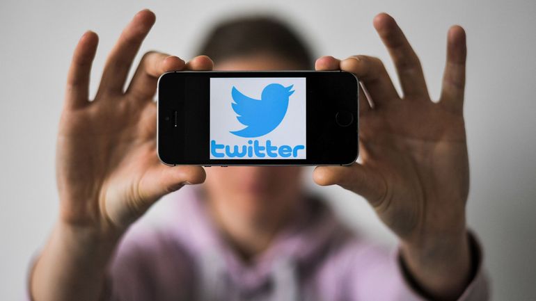 Coronavirus et 5G: Twitter bloque les messages relayant des théories complotistes