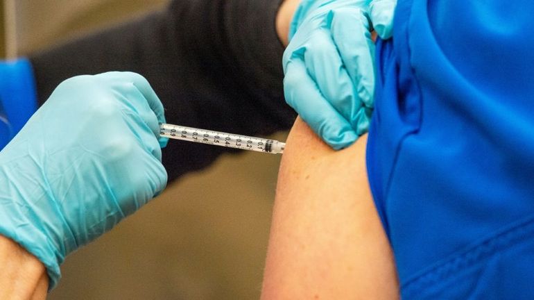 Vaccins contre le coronavirus: pas avant 2022 pour un cinquième de la population mondiale, selon une étude