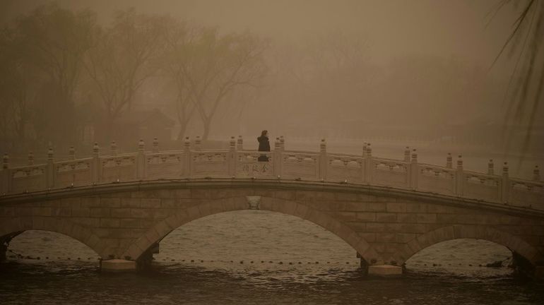 Tempête de sable et pollution: cocktail suffocant à Pékin