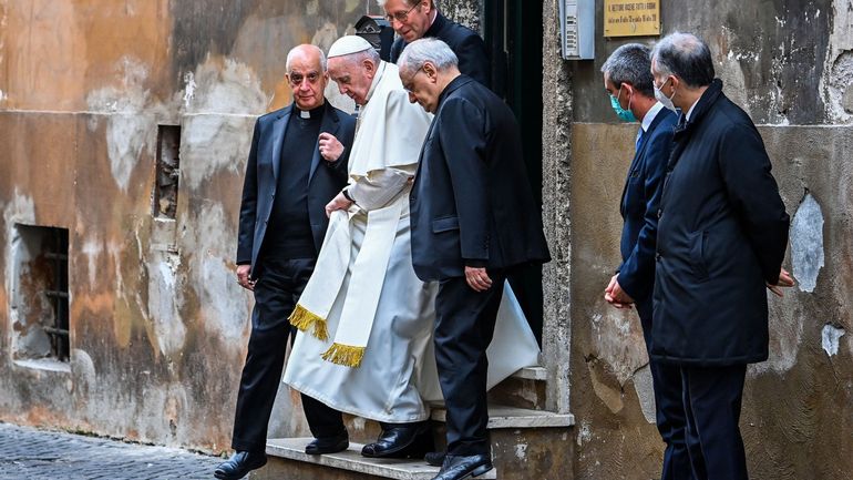 Rome : le pape François célèbre une messe privée avec des prisonniers, des réfugiés et de travailleurs de la santé