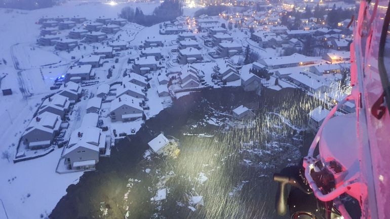 Norvège : 10 personnes toujours portées disparues 24h après un glissement de terrain