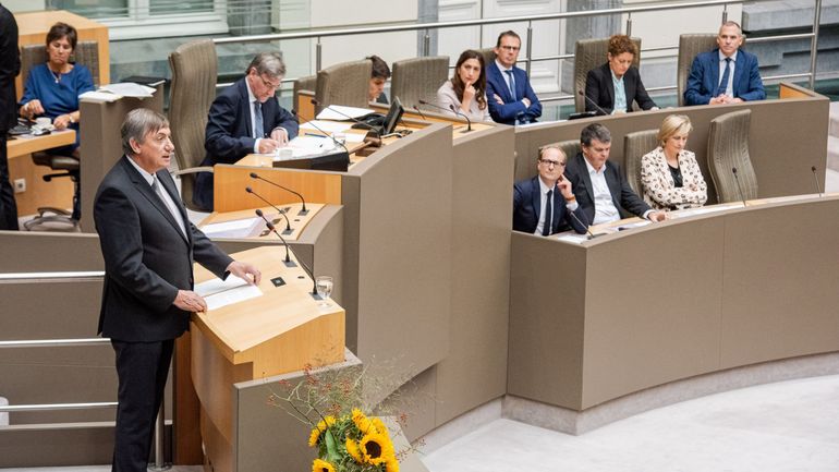 Tension au Parlement flamand : l'opposition menace de boycotter le débat faute d'avoir les chiffres du budget Jambon 1er