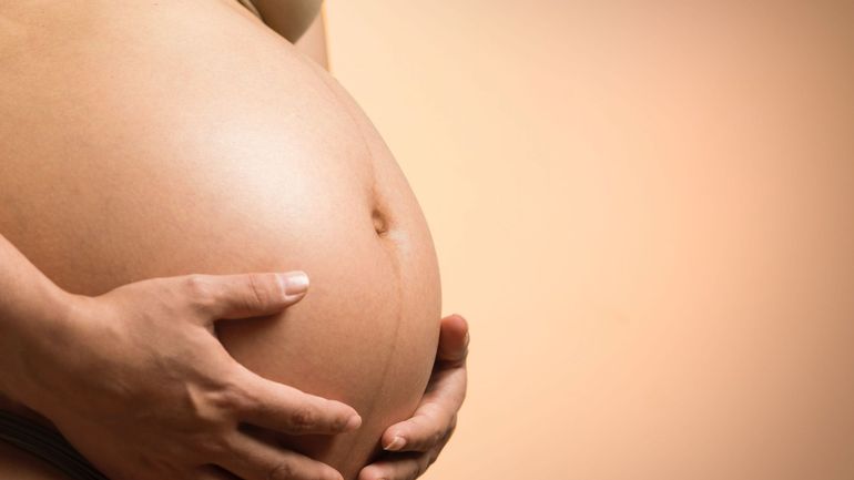 Le congé de maternité ne sera plus raccourci en cas de maladie, une première étape franchie à la Chambre
