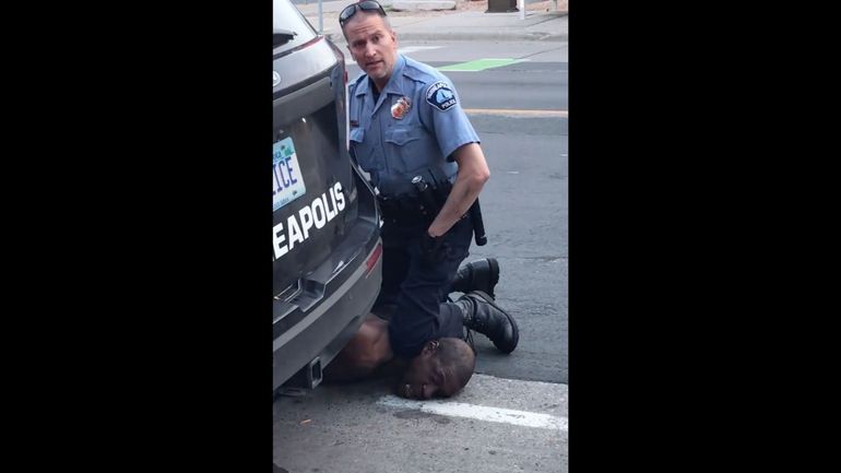 Un Afro-américain mort à Minneapolis : les policiers américains sont-ils tous racistes ?