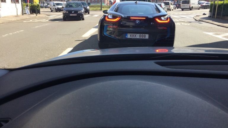 En Belgique, une voiture porte bien la plaque 