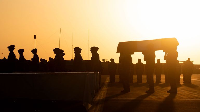 La France en deuil : hommage national aux 13 soldats morts au Mali