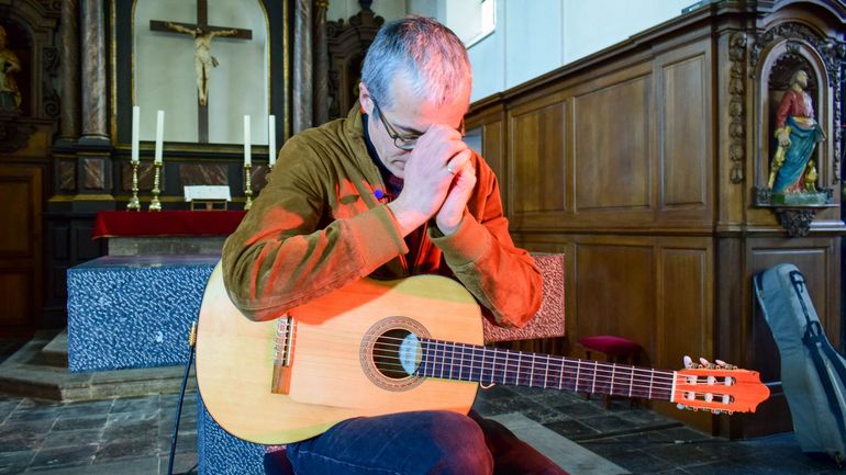 Mesures Covid : le guitariste Quentin Dujardin obtient gain de cause devant la cour d'appel, il y a eu violation du droit d'égalité