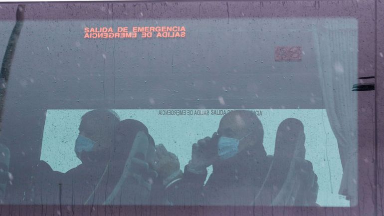 Espagne: masque obligatoire dès lundi dans les transports, le cap de 25.000 morts franchi