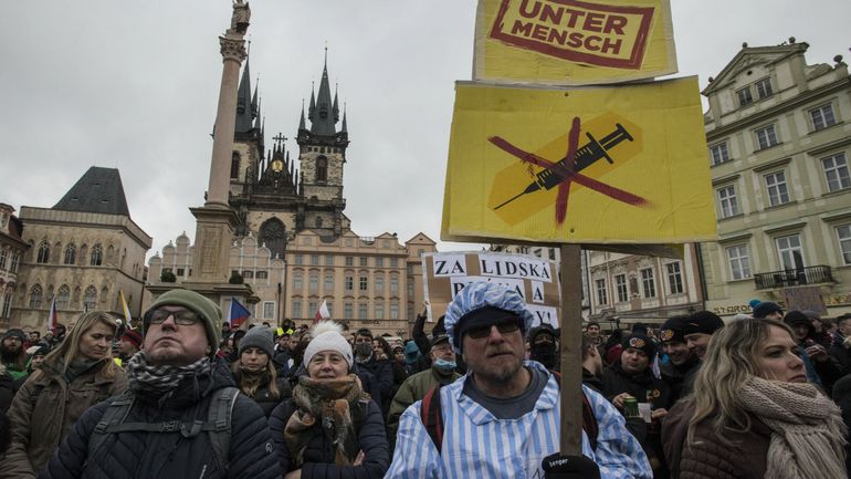 Coronavirus en Tchéquie : indignation après le port de l'étoile jaune par des manifestants à Prague