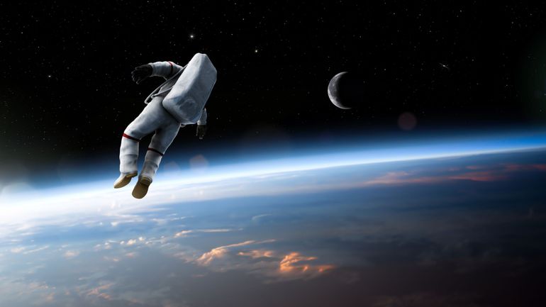 La Russie envisage une sortie dans l'espace en 2023 pour deux touristes spatiaux