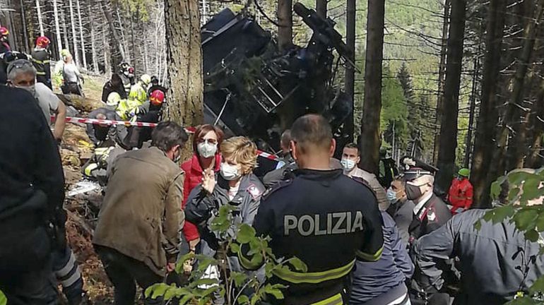 Italie: trois arrestations après l'accident du téléphérique de Mottarone, les responsables avaient trafiqué le système de freinage