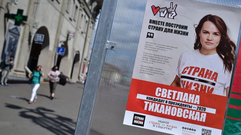 Election en Biélorussie : l'opposition rassemble plusieurs milliers de personnes à un meeting