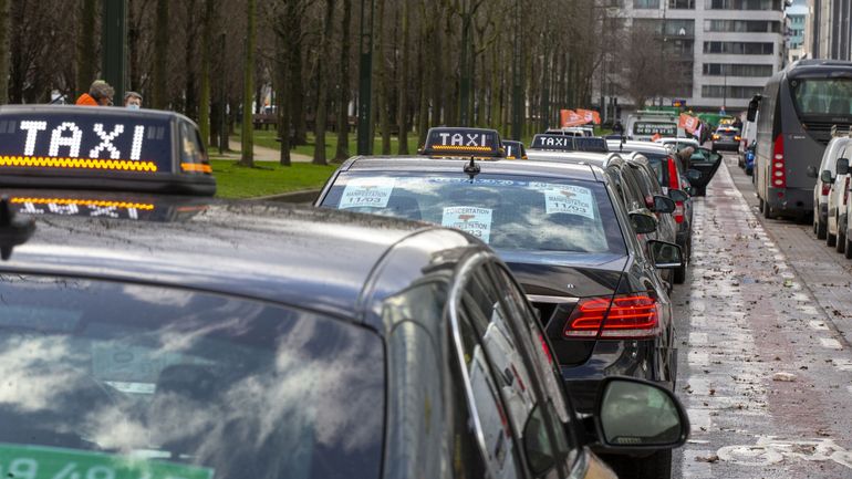 Gouvernement bruxellois : nouvelle prime de soutien aux taxis et Locations de Voiture avec Chauffeurs