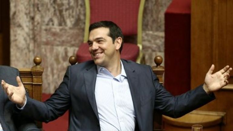 Grèce: la zone euro débloque une première tranche d'aide de 23 milliards