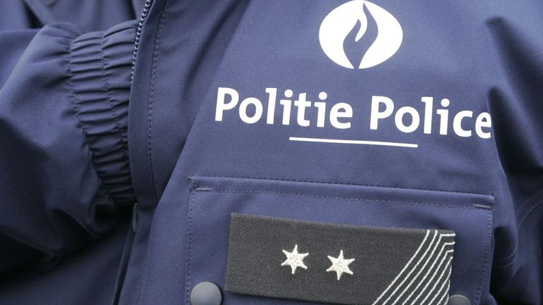 La police met la main sur deux faux policiers à Leeuw-Saint-Pierre