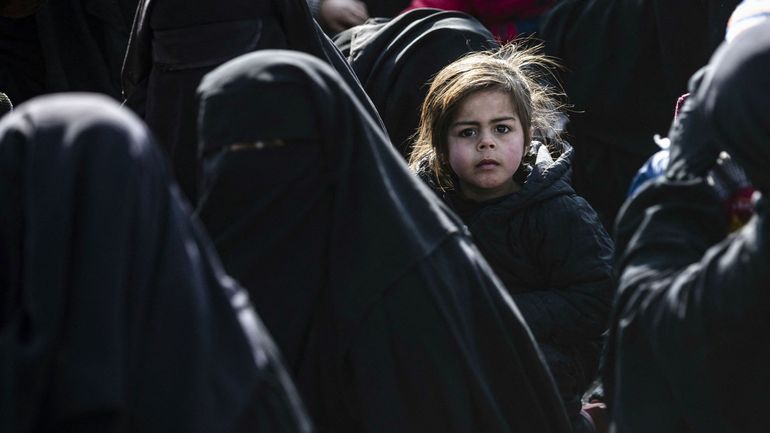 Conflit en Syrie : des femmes et des enfants venus de 57 pays, dont la Belgique, vivent dans les camps de détention
