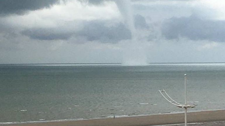 Une trombe marine à quelques centaines de mètres de la plage de Saint-Idesbald