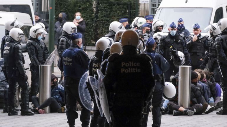 Manifestation contre la justice de classe à Bruxelles: le Comité P décompte 11 plaintes et la police de Bruxelles-Ixelles a ouvert une enquête