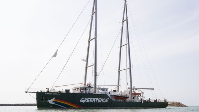 Suède : un navire de Greenpeace bloque les pétroliers qui se dirigent vers un port