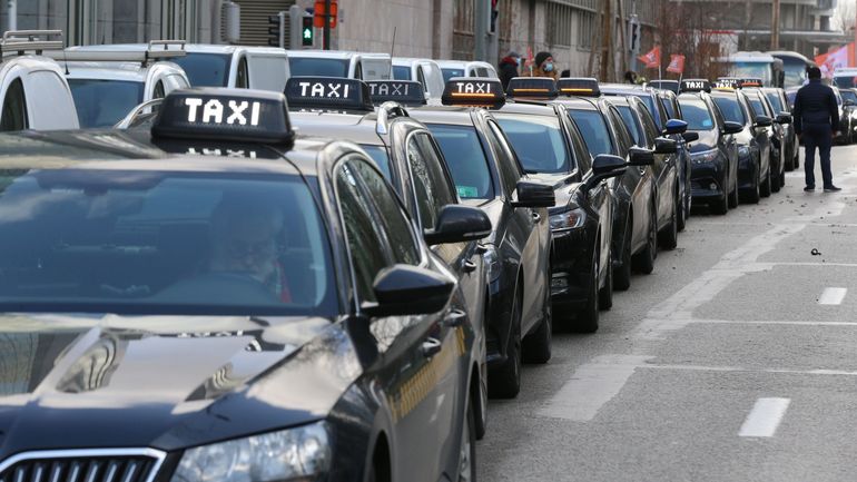 Coronavirus : les entreprises de taxis préparent des actions contre le fédéral et les Régions