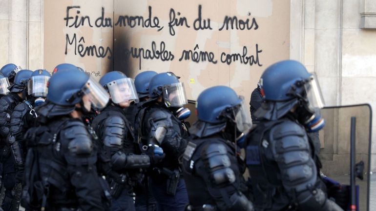 Gilets jaunes: nouvelles sanctions à la tête de la préfecture de police de Paris