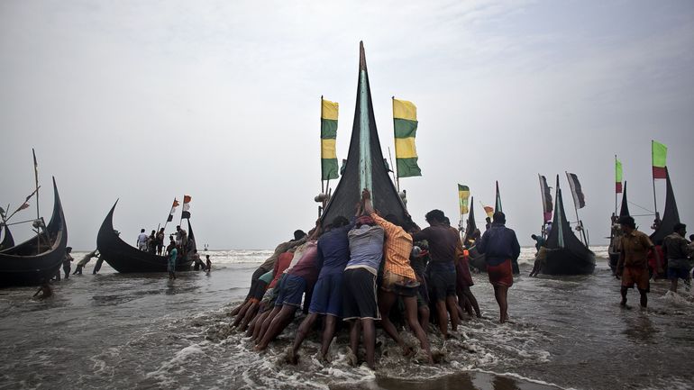 Une centaine de Rohingyas qui fuyaient la Birmanie ont été secourus au large de l'Indonésie