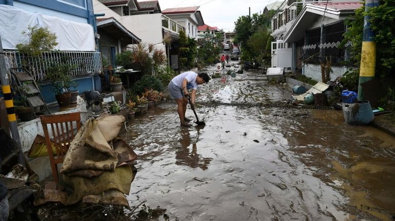 Typhon aux Philippines : Goni fait au moins 16 morts