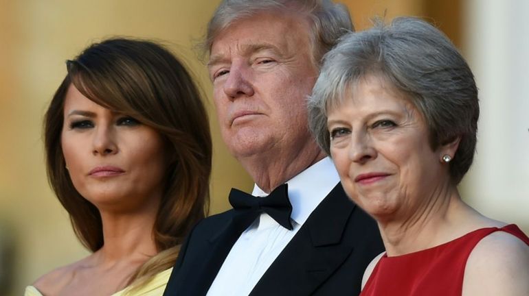 En visite au Royaume-Uni, Donald Trump torpille le projet de Brexit de Theresa May