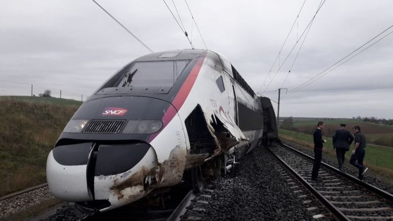 France: la motrice d'un TGV Paris-Strasbourg déraille en Alsace, au moins 20 blessés