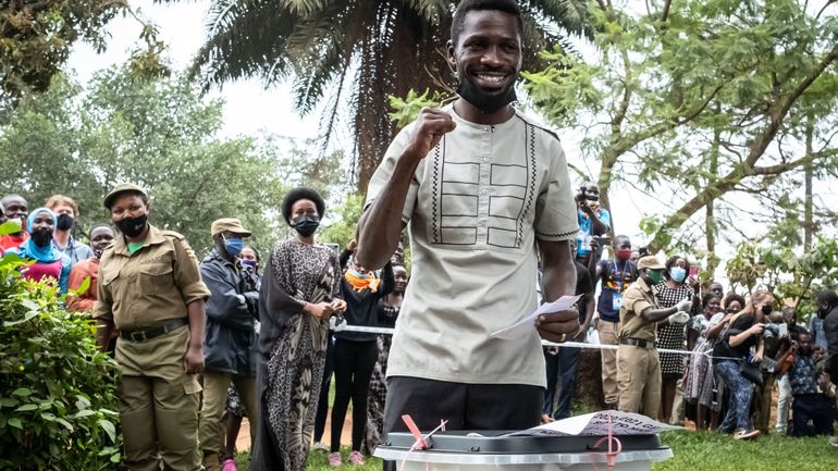 Ouganda : l'opposant Bobi Wine assure avoir 
