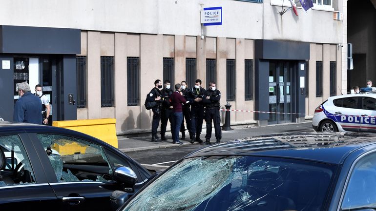 France : une personne en garde à vue après l'attaque d'un commissariat de police