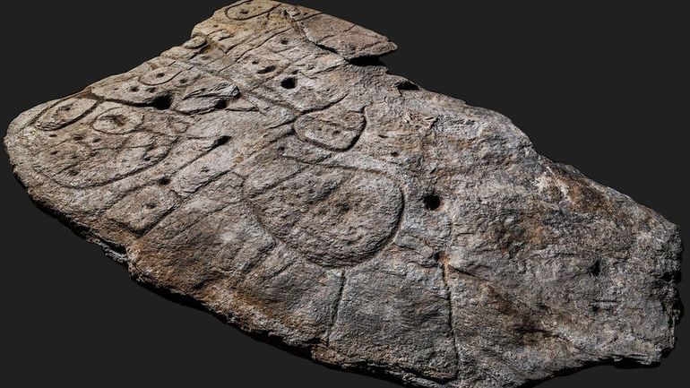 La dalle de Saint-Bélec livre ses secrets : la plus ancienne carte géographique d'Europe était en 3D
