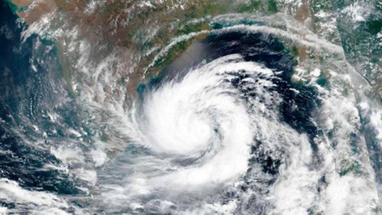 Le cyclone Amphan déferle sur l'Inde et le Bangladesh