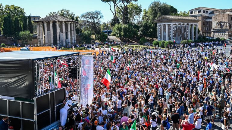 Coronavirus en Italie : un millier de personnes anti-vaccin et anti-masque manifestent à Rome