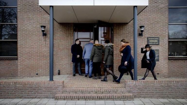Pays-Bas: explosion dans une église qui avait défié les restrictions anti-Covid