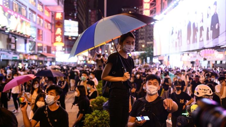 Hong Kong : les manifestants ciblent à nouveau l'aéroport