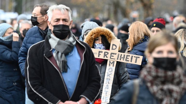 Allemagne : marche à Berlin contre les mesures anti-coronavirus