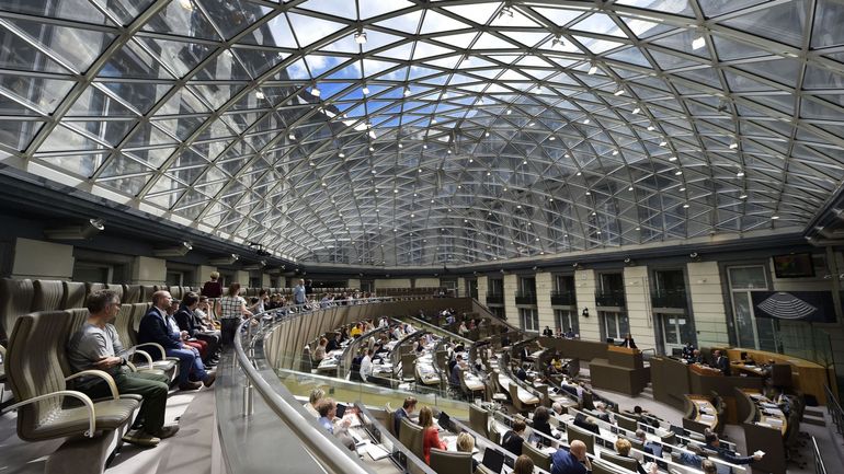 Prestation de serment des élus flamands dans un parlement chamboulé par la percée du Vlaams Belang