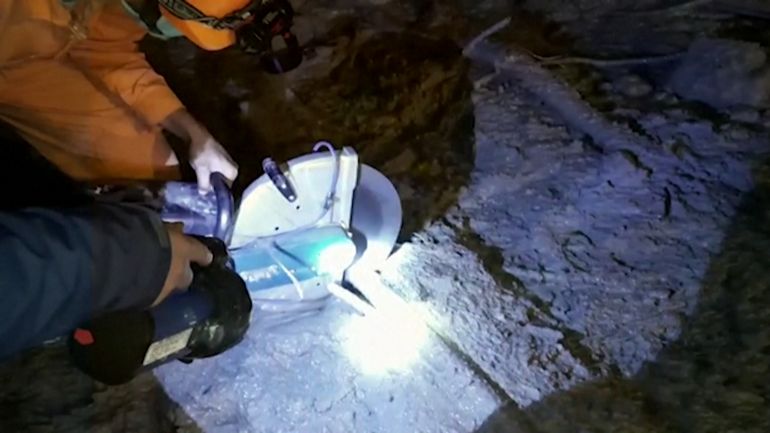 Rupture d'un glacier dans l'Himalaya : tentative de forage pour sauver les trente personnes prisonnières du tunnel