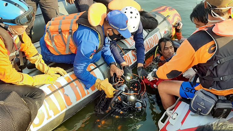 Indonésie: un bateau chavire à cause d'un selfie, au moins sept morts