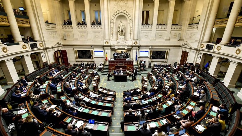 Suivez en direct le débat d'actualité sur le coronavirus à la Chambre