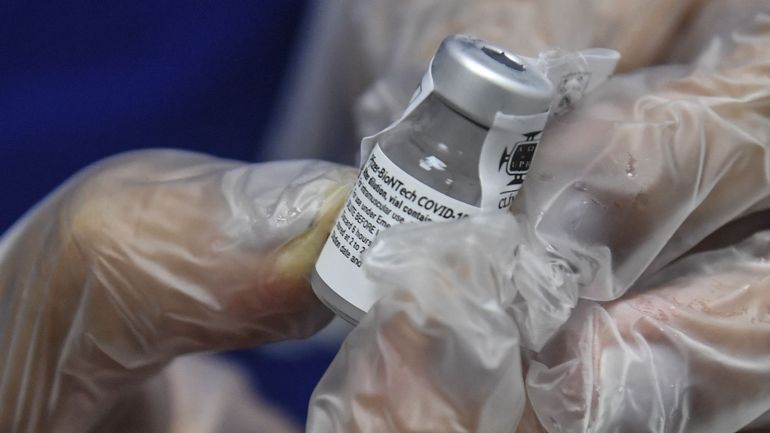 Vaccination : entre cacophonie, solidarité internationale, et guerre d'influence