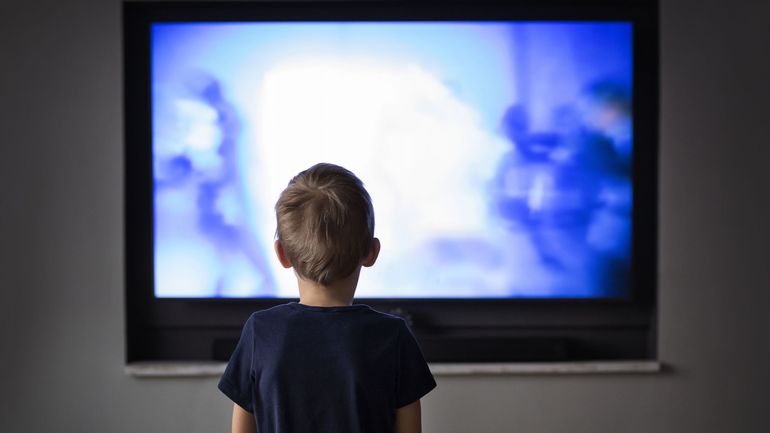 Santé: des troubles du langage chez les enfants qui regardent trop d'écrans le matin?