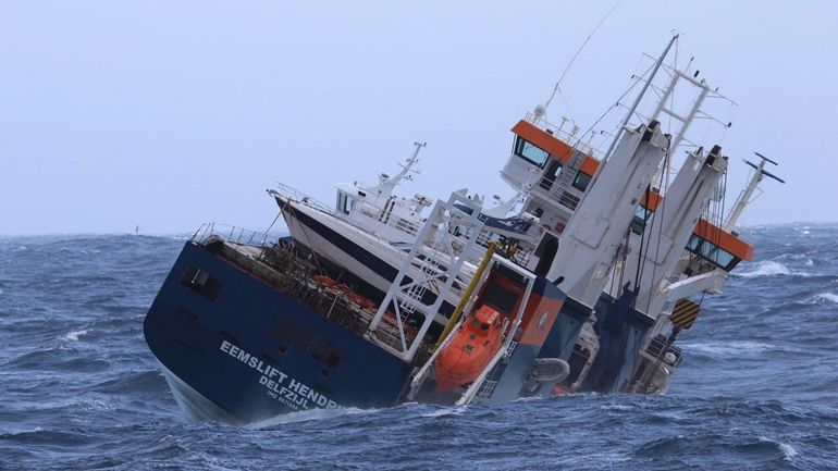 Le remorquage du cargo néerlandais à la dérive est reporté à jeudi