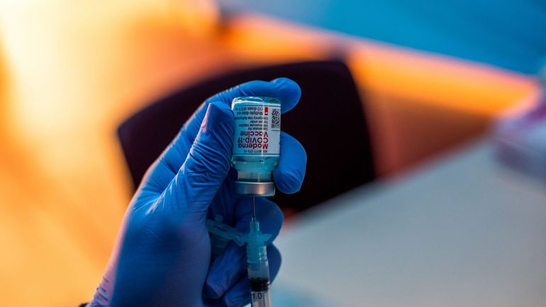 Vaccin anti-coronavirus : Moderna testera mi-mars sa nouvelle version contre le variant sud-africain