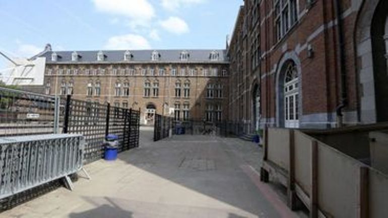 Au moins quatre professeurs positifs au variant britannique: le Collège St-Michel d'Etterbeek suspend ses cours, 1554 élèves et 160 professeurs écartés